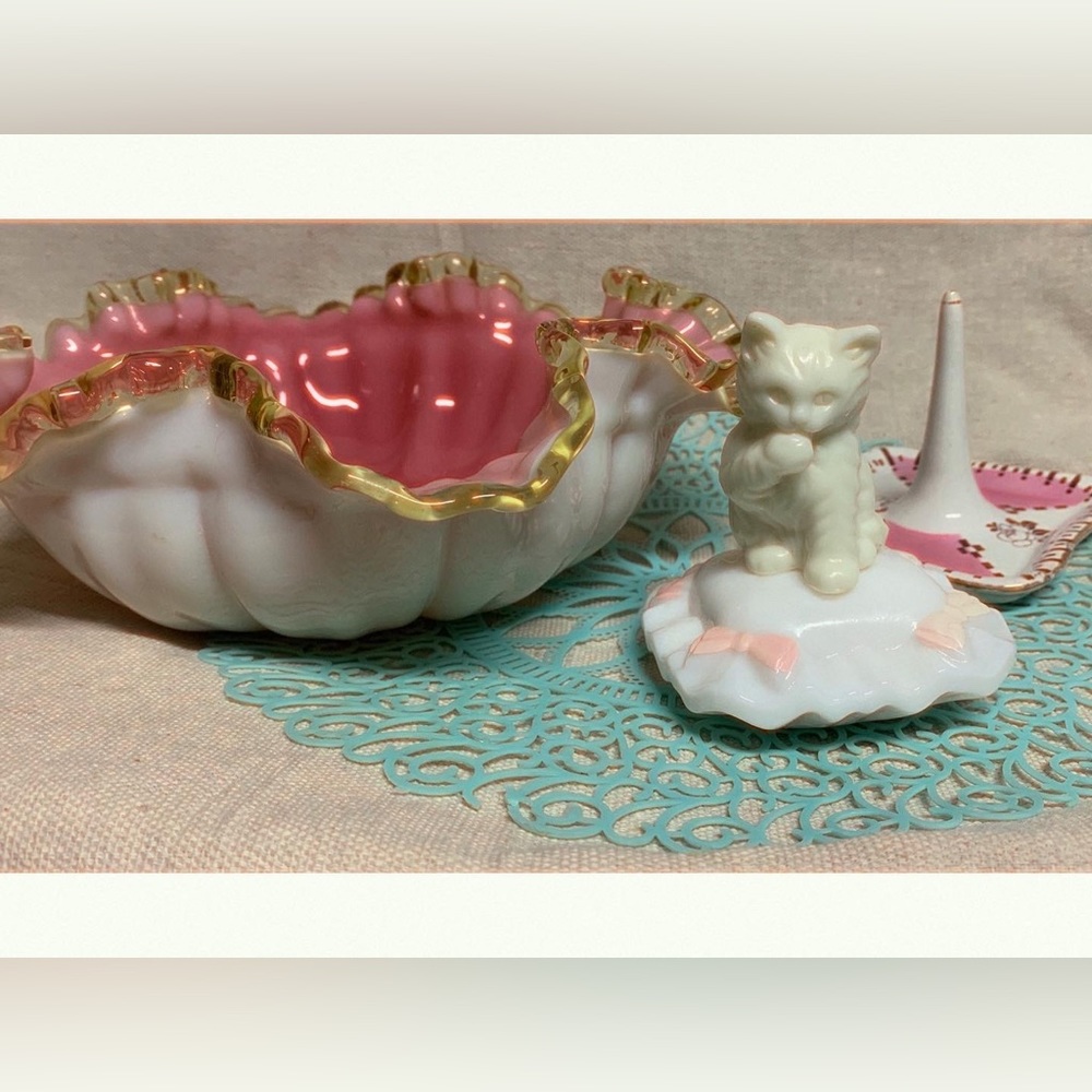 Fenton, peach crest 10” bowl, Deep fluted ruffled edge.